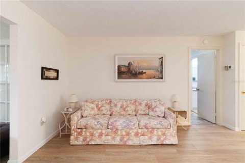 Condo in Sarasota, Florida, 2 bedrooms № 2109977 - photo 12