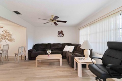 Condo in Sarasota, Florida, 2 bedrooms № 2109977 - photo 18