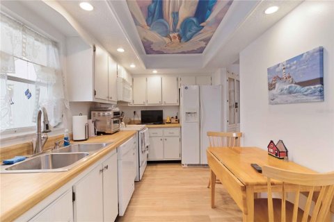 Condo in Sarasota, Florida, 2 bedrooms № 2109977 - photo 6