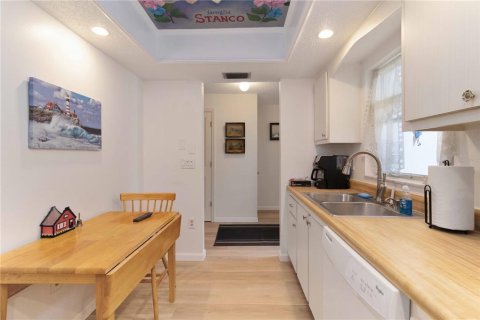 Condo in Sarasota, Florida, 2 bedrooms № 2109977 - photo 8