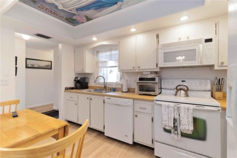 Condo in Sarasota, Florida, 2 bedrooms № 2109977 - photo 10