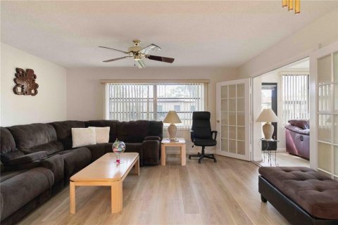 Condo in Sarasota, Florida, 2 bedrooms № 2109977 - photo 13