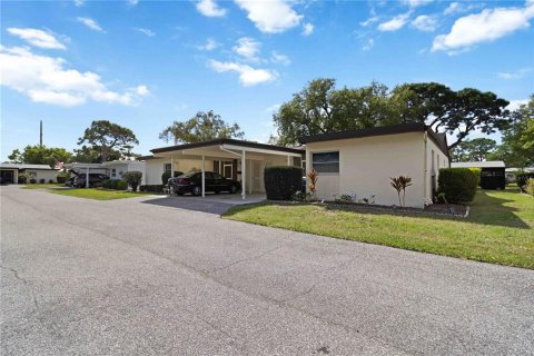 Condo in Sarasota, Florida, 2 bedrooms № 2109977 - photo 2