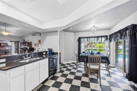 Villa ou maison à vendre à Port Charlotte, Floride: 3 chambres, 179.77 m2 № 2215609 - photo 21