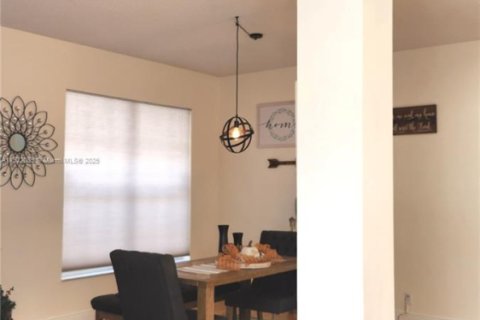 Casa en venta en Margate, Florida, 3 dormitorios, 206.43 m2 № 1975949 - foto 10