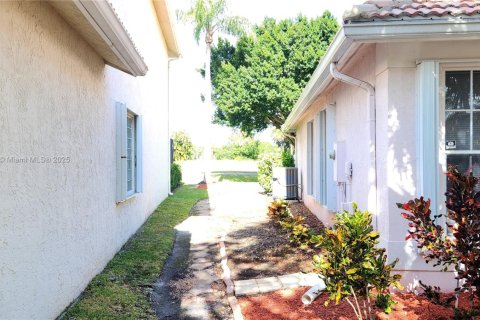 Casa en venta en Margate, Florida, 3 dormitorios, 206.43 m2 № 1975949 - foto 5