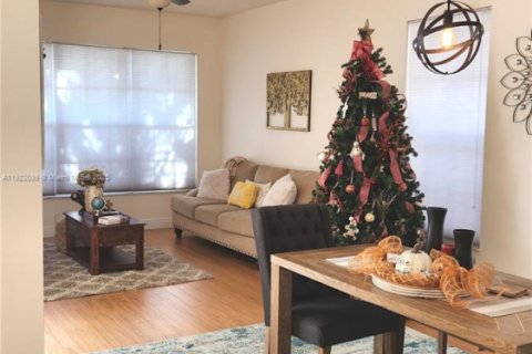 Casa en venta en Margate, Florida, 3 dormitorios, 206.43 m2 № 1975949 - foto 9