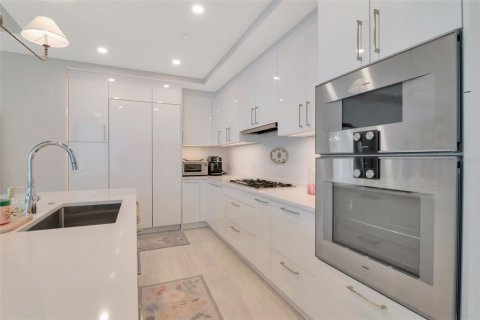Condo in Tampa, Florida, 2 bedrooms  № 2114517 - photo 22