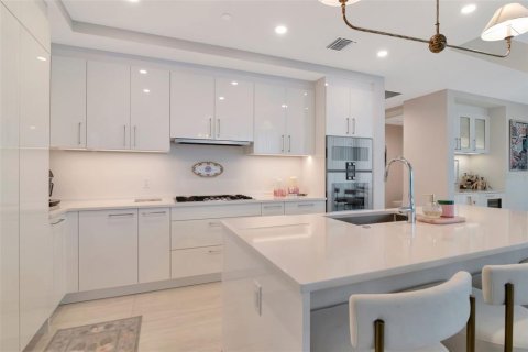Condo in Tampa, Florida, 2 bedrooms  № 2114517 - photo 25
