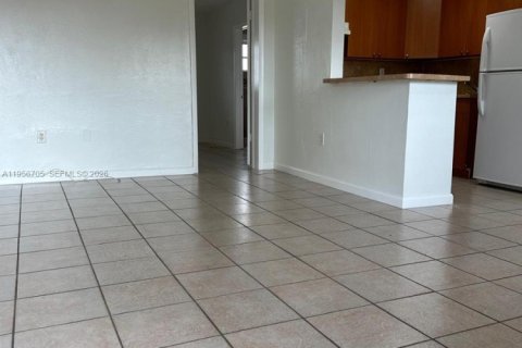Apartamento en alquiler en Hialeah, Florida, 1 dormitorio, 54.16 m2 № 2010589 - foto 5