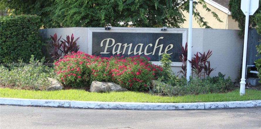 Casa en Miami, Florida 3 dormitorios, 219.06 m2 № 1970992