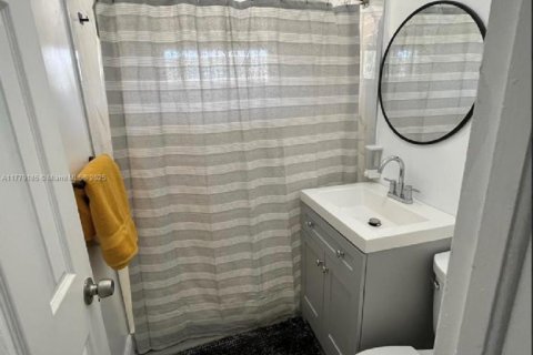 House in Miami, Florida 3 bedrooms, 73.58 sq.m. № 1862592 - photo 5
