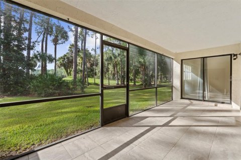 Condo in Daytona Beach, Florida, 2 bedrooms  № 2379236 - photo 18