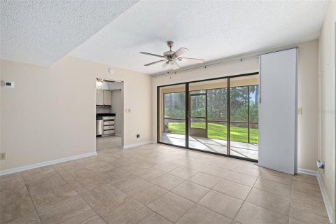 Condo in Daytona Beach, Florida, 2 bedrooms  № 2379236 - photo 7