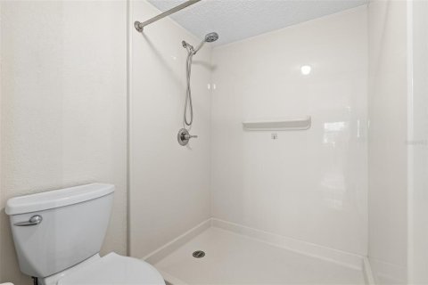 Condo in Daytona Beach, Florida, 2 bedrooms  № 2379236 - photo 13