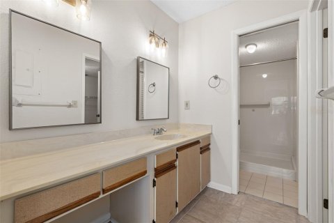 Condo in Daytona Beach, Florida, 2 bedrooms  № 2379236 - photo 12