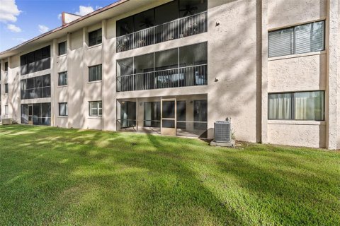 Condo in Daytona Beach, Florida, 2 bedrooms  № 2379236 - photo 20