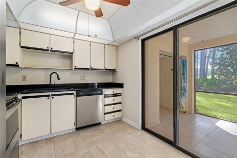 Condo in Daytona Beach, Florida, 2 bedrooms  № 2379236 - photo 3