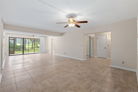 Condo in Daytona Beach, Florida, 2 bedrooms  № 2379236 - photo 4