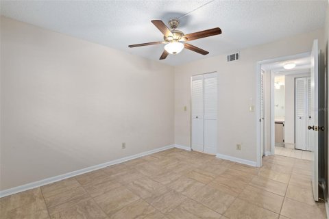 Condo in Daytona Beach, Florida, 2 bedrooms  № 2379236 - photo 15