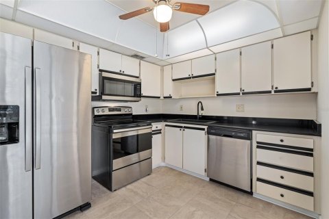 Condo in Daytona Beach, Florida, 2 bedrooms  № 2379236 - photo 2