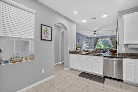 Touwnhouse à vendre à Holiday, Floride: 3 chambres, 134.15 m2 № 2239712 - photo 12