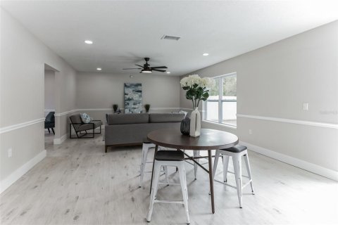 House in Palm Coast, Florida 5 bedrooms, 272.02 sq.m. № 1545489 - photo 8