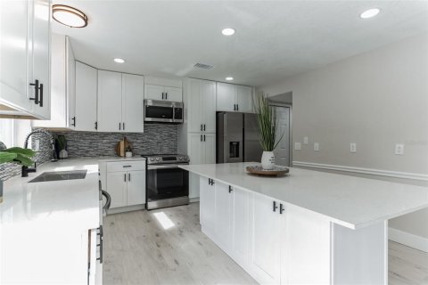 House in Palm Coast, Florida 5 bedrooms, 272.02 sq.m. № 1545489 - photo 9