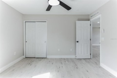 House in Palm Coast, Florida 5 bedrooms, 272.02 sq.m. № 1545489 - photo 28