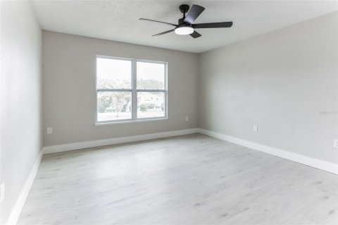 House in Palm Coast, Florida 5 bedrooms, 272.02 sq.m. № 1545489 - photo 16