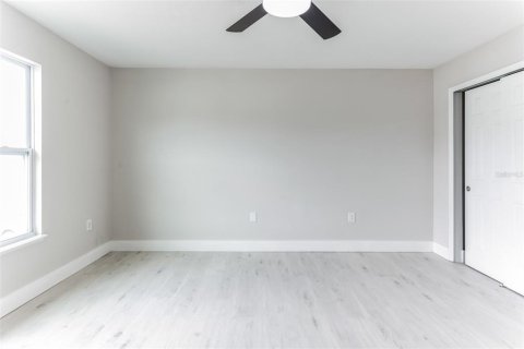 House in Palm Coast, Florida 5 bedrooms, 272.02 sq.m. № 1545489 - photo 18
