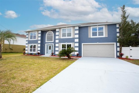 House in Palm Coast, Florida 5 bedrooms, 272.02 sq.m. № 1545489 - photo 1