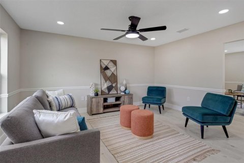 House in Palm Coast, Florida 5 bedrooms, 272.02 sq.m. № 1545489 - photo 13