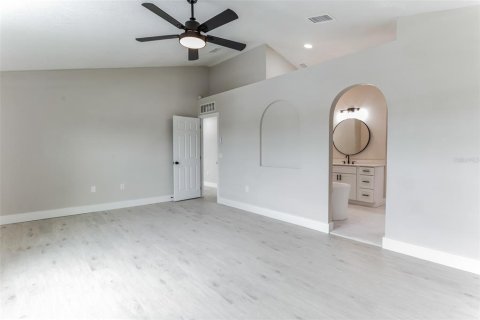 House in Palm Coast, Florida 5 bedrooms, 272.02 sq.m. № 1545489 - photo 20