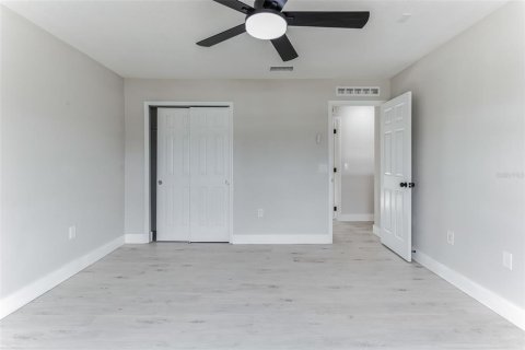 House in Palm Coast, Florida 5 bedrooms, 272.02 sq.m. № 1545489 - photo 19