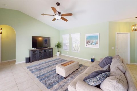 House in Port Charlotte, Florida 3 bedrooms, 166.2 sq.m. № 1845234 - photo 7
