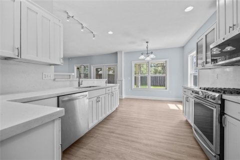 House in Gainesville, Florida 5 bedrooms, 284.93 sq.m. № 1837658 - photo 8