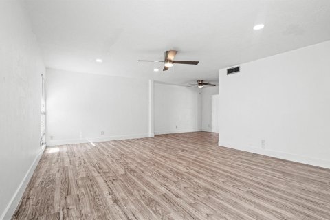 Casa en venta en Tamarac, Florida, 3 dormitorios, 172.8 m2 № 2147104 - foto 5