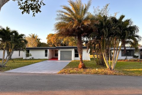 Casa en venta en Tamarac, Florida, 3 dormitorios, 172.8 m2 № 2147104 - foto 3