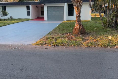Casa en venta en Tamarac, Florida, 3 dormitorios, 172.8 m2 № 2147104 - foto 2