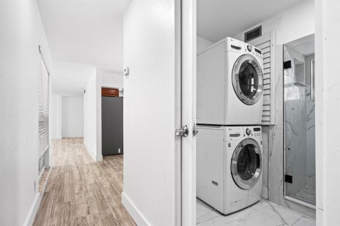 Casa en venta en Tamarac, Florida, 3 dormitorios, 172.8 m2 № 2147104 - foto 12