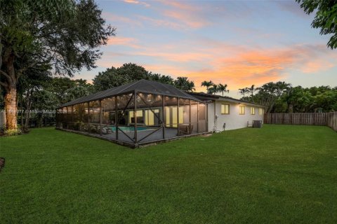 House in Pinecrest, Florida 4 bedrooms, 251.02 sq.m. № 1412082 - photo 24