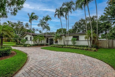 House in Pinecrest, Florida 4 bedrooms, 251.02 sq.m. № 1412082 - photo 9