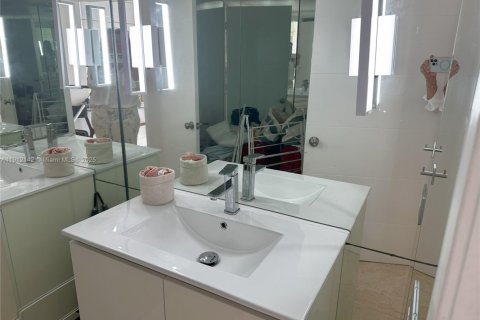 Купить кондоминиум в Майами, Флорида 3 спальни, 173.63м2, № 1968415 - фото 24