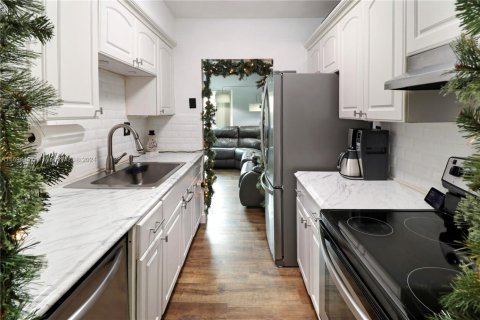 Condo in Coral Springs, Florida, 2 bedrooms  № 1443691 - photo 6
