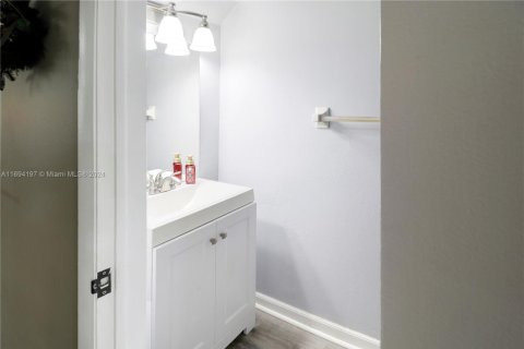 Condo in Coral Springs, Florida, 2 bedrooms  № 1443691 - photo 11
