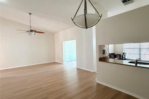 Copropriété à vendre à Palm Harbor, Floride: 2 chambres, 87.89 m2 № 2205323 - photo 6