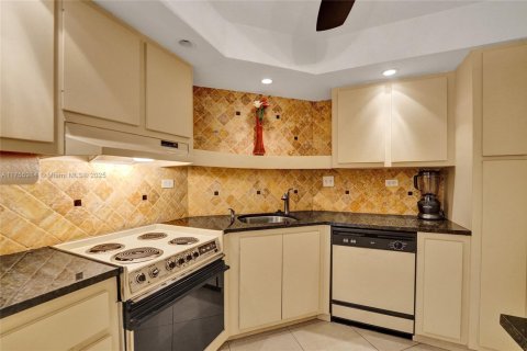 Купить кондоминиум в Холливуд, Флорида 1 спальня, 75.44м2, № 1708669 - фото 18