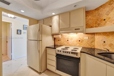 Купить кондоминиум в Холливуд, Флорида 1 спальня, 75.44м2, № 1708669 - фото 21