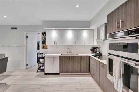 Купить таунхаус в Авентура, Флорида 2 спальни, 151.34м2, № 1774232 - фото 12